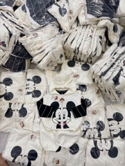 BT1048-Set 3 chi tiết áo gile trắng MICKEY đen trắng dài