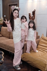 SET783-Bộ mặc nhà gia đình  áo thun quần kẻ suông hồng trắng