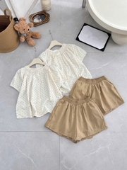 SET927-Set áo voan màu be chấm bi mix quần short kaki