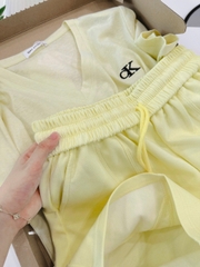 🍀 SEt920- SET CÔHC  VÀNG CỔ TIM LOGO THÊU QUẦN SHORtT 🌷