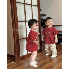 BN223-Bộ áo cotton đỏ N.Y.C mix quần thô kẻ suôn trẻ em