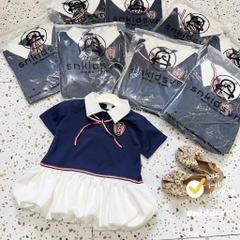 Bt577-  đầm bé gái màu than huy hiệu đuôi trắng