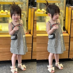 DAMKID016-Đầm dây kẻ caro đen trắng nơ đỏ bé gái