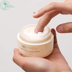 Kem dưỡng căng bóng kén tắm Vely Vely