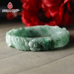 Vòng tay nguyên khối đá cẩm thạch phỉ thúy khắc hoa văn