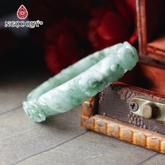 Vòng tay nguyên khối đá cẩm thạch phỉ thúy khắc hoa văn