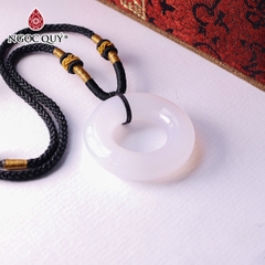 Mặt dây chuyền hình vòng tròn đá mã não trắng