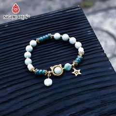 Vòng cẩm thạch phỉ thúy phối lam ngọc charm bạc mạ vàng