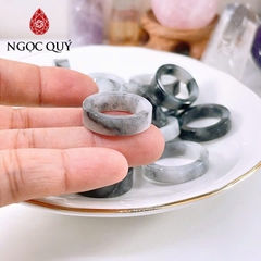 Nhẫn cẩm thạch A - Nhẫn phỉ thúy type A chất nếp băng màu gà đen LM50 - Ngọc Quý