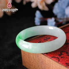 Vòng tay nguyên khối đá cẩm thạch phỉ thúy