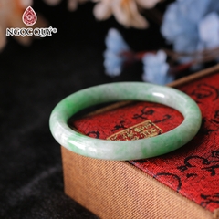 Vòng tay nguyên khối đá cẩm thạch phỉ thúy
