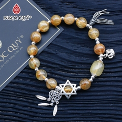 Vòng thạch anh tóc vàng phối lu thống charm bạc