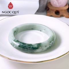 Vòng cẩm thạch A Myanmar - Ngọc phỉ thúy type A bản hẹ tròn xanh táo hoa bay ni 54 LM151 - Ngoc Quý