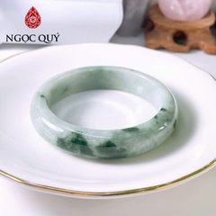 Vòng cẩm thạch A Myanmar - Ngọc phỉ thúy type A bản hẹ tròn xanh táo hoa bay ni 54 LM151 - Ngoc Quý