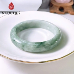 Vòng cẩm thạch A Myanmar - Ngọc phỉ thúy type A bản hẹ tròn xanh táo hoa bay ni 54 LM151 - Ngoc Quý