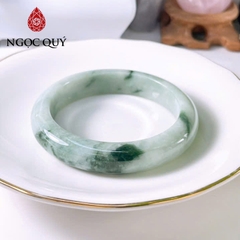 Vòng cẩm thạch A Myanmar - Ngọc phỉ thúy type A bản hẹ tròn xanh táo hoa bay ni 54 LM151 - Ngoc Quý