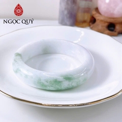 Vòng cẩm thạch A - Ngọc phỉ thúy type A bản hẹ - tròn bạch ngọc điểm bông xanh ni 53-55 mm LM148 - Ngoc Quý