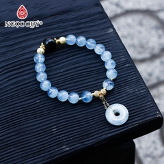 Vòng hải lam ngọc aquamarine phối đồng điếu charm bạc mạ vàng