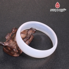 Vòng tay nguyên khối đá mã não trắng bản hẹ