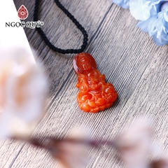 Mặt dây chuyền Phật Bà Quan Âm đá cẩm thạch huyết