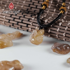 Mặt dây chuyền hồ ly đá thạch anh tóc vàng