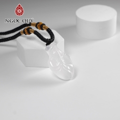 Mặt dây chuyền cá chép đá mã não trắng