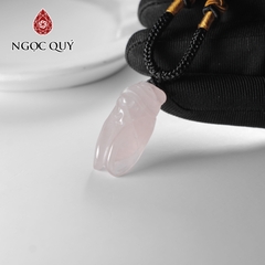 Mặt dây chuyền ngọc thiền đá thạch anh hồng 13x31mm