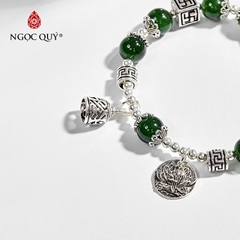 Vòng tay phong thủy đá ngọc bích phối charm hoa sen hạt 10mm