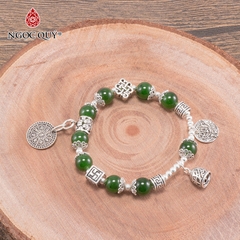 Vòng tay phong thủy đá ngọc bích phối charm hoa sen hạt 10mm