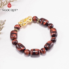 Vòng tay phong thủy đá mắt hổ nâu đỏ phối charm tỳ hưu bạc mạ vàng