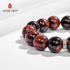 Vòng tay phong thủy đá mắt hổ nâu đỏ phối charm lục tự bạc