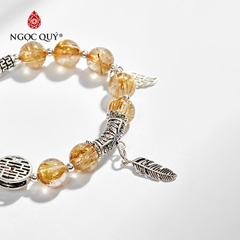 Vòng tay phong thủy đá thạch anh tóc vàng phối charm bàn tay hamsa hạt 8mm