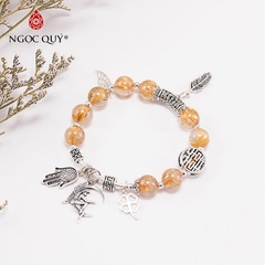 Vòng tay phong thủy đá thạch anh tóc vàng phối charm bàn tay hamsa hạt 8mm