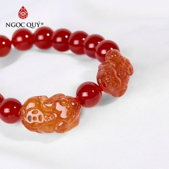 Vòng tay phong thủy đá mã não đỏ phối 2 tỳ hưu hạt 8mm
