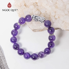 Vòng tay phong thủy đá thạch anh tím phối charm tỳ hưu bạc hạt 12mm