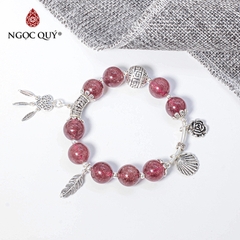 Vòng tay phong thủy đá thạch anh dâu phối charm hoa bạc hạt 11mm hợp mệnh hỏa, thổ