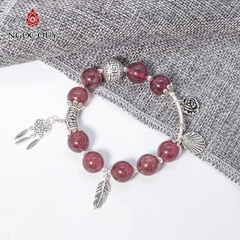 Vòng tay phong thủy đá thạch anh dâu phối charm hoa bạc hạt 11mm hợp mệnh hỏa, thổ
