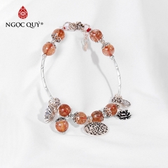 Vòng tay phong thủy đá thạch anh tóc đỏ phối charm hoa mẫu đơn hạt 8mm