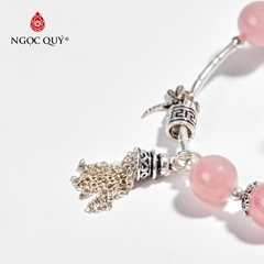 Vòng tay phong thủy đá thạch anh hồng AAA phối charm chuông bạc hạt 8mm