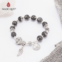 Vòng tay phong thủy đá thạch anh tóc đen AAA phối charm cánh bạc hạt 8mm