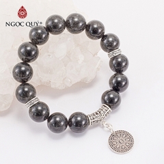 Vòng tay phong thủy đá thạch anh tóc đen phối charm lục tự treo hạt 12mm