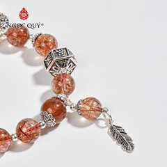Vòng tay phong thủy đá thạch anh tóc đỏ phối charm heo hạt 10mm