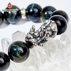 Vòng tay phong thủy đá mắt hổ xanh đen phối charm tỳ hưu bạc hạt 10mm
