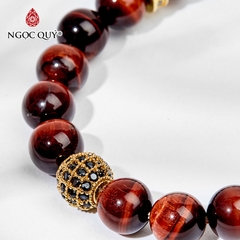 Vòng tay phong thủy đá mắt hổ nâu đỏ phối charm đính đá hạt 8mm