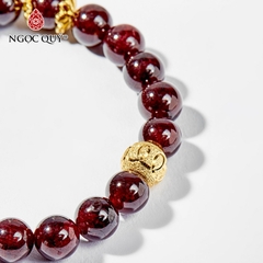 Vòng tay phong thủy đá garnet charm cầu hạt 4mm