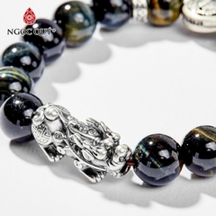 Vòng tay phong thủy đá mắt hổ xanh đen phối charm tỳ hưu hạt 12mm