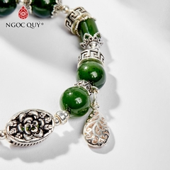 Vòng tay phong thủy đá ngọc bích phối charm hoa hạt 10mm