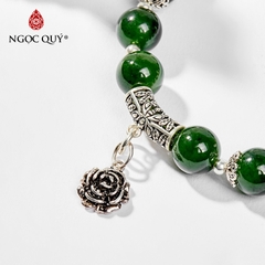 Vòng tay phong thủy đá ngọc bích phối charm hoa hạt 10mm