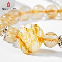 Vòng tay phong thủy đá thạch anh tóc vàng phối charm hoa mẫu đơn hạt 9mm
