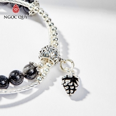 Vòng tay phong thủy 2 line đá thạch anh tóc đen charm trái thông hạt 6mm